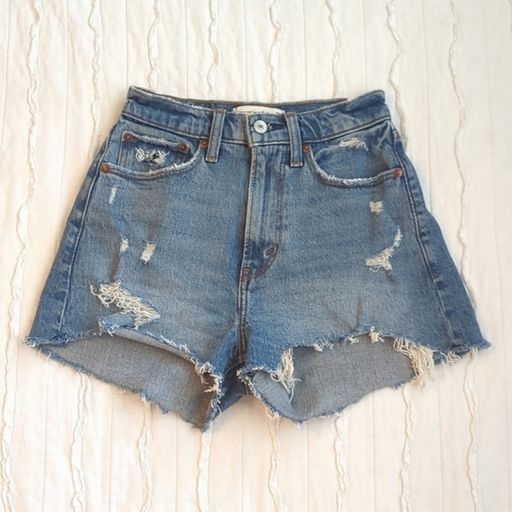 A&F Curve Love Mom Short High Rise